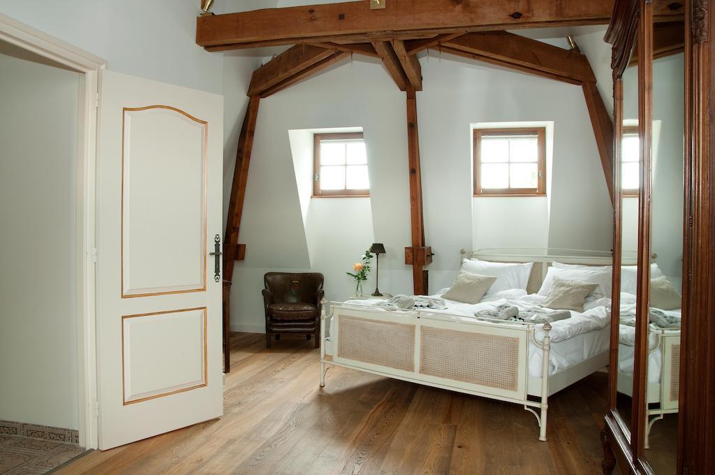 Domaine De La Fauconnie Hotel Campsegret Room photo